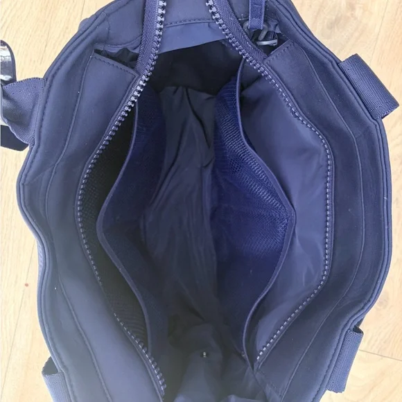 Dagne Dover Wade Navy Diaper Tote Bag with Shoulder Strap - Picture 4 of 7